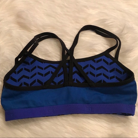 Nearly new Lucy strappy sports bra - Picture 5 of 8